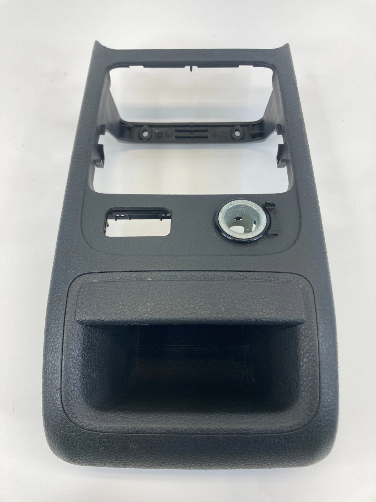 2011-2018 VOLKSWAGEN JETTA SEDAN AT REAR CENTER CONSOLE TRIM BEZEL 5C6864298 OEM