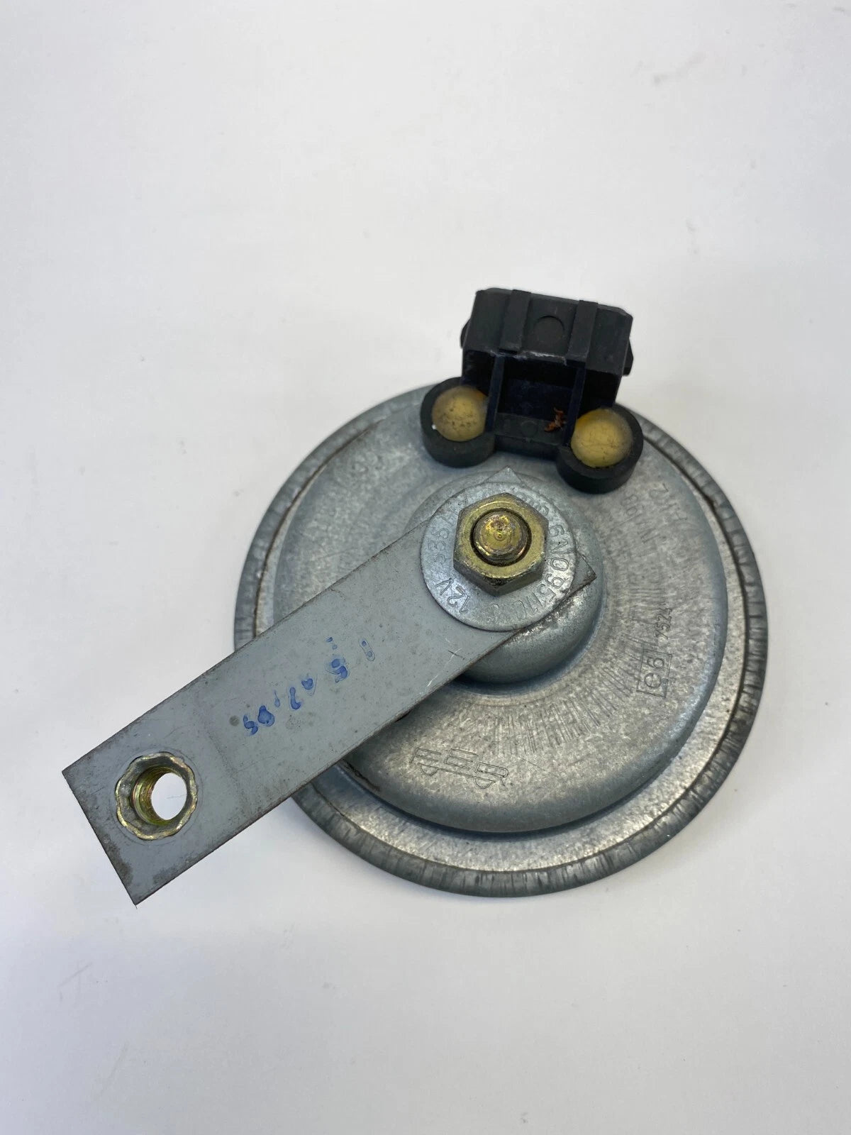 1999-2005 VOLKSWAGEN JETTA SEDAN ALARM SIREN HORN WITH BRACKET E67524 OEM