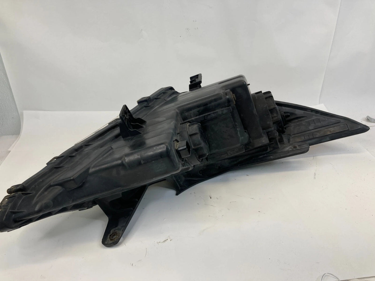 11-14 HYUNDAI SONATA FRONT LEFT DRIVER HEADLIGHT HEADLAMP HALOGEN 92101-3Q OEM