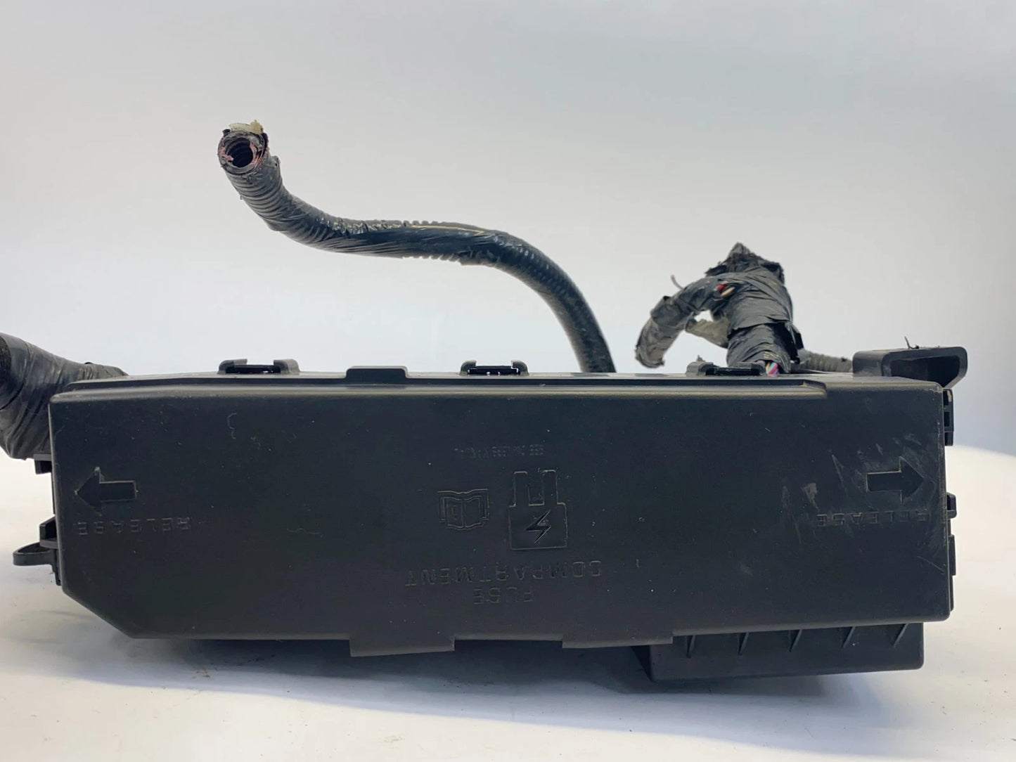 2009-2012 FORD ESCAPE ENGINE FUSE BOX RELAY JUNCTION MODULE OEM 9L8T-14A003-BB