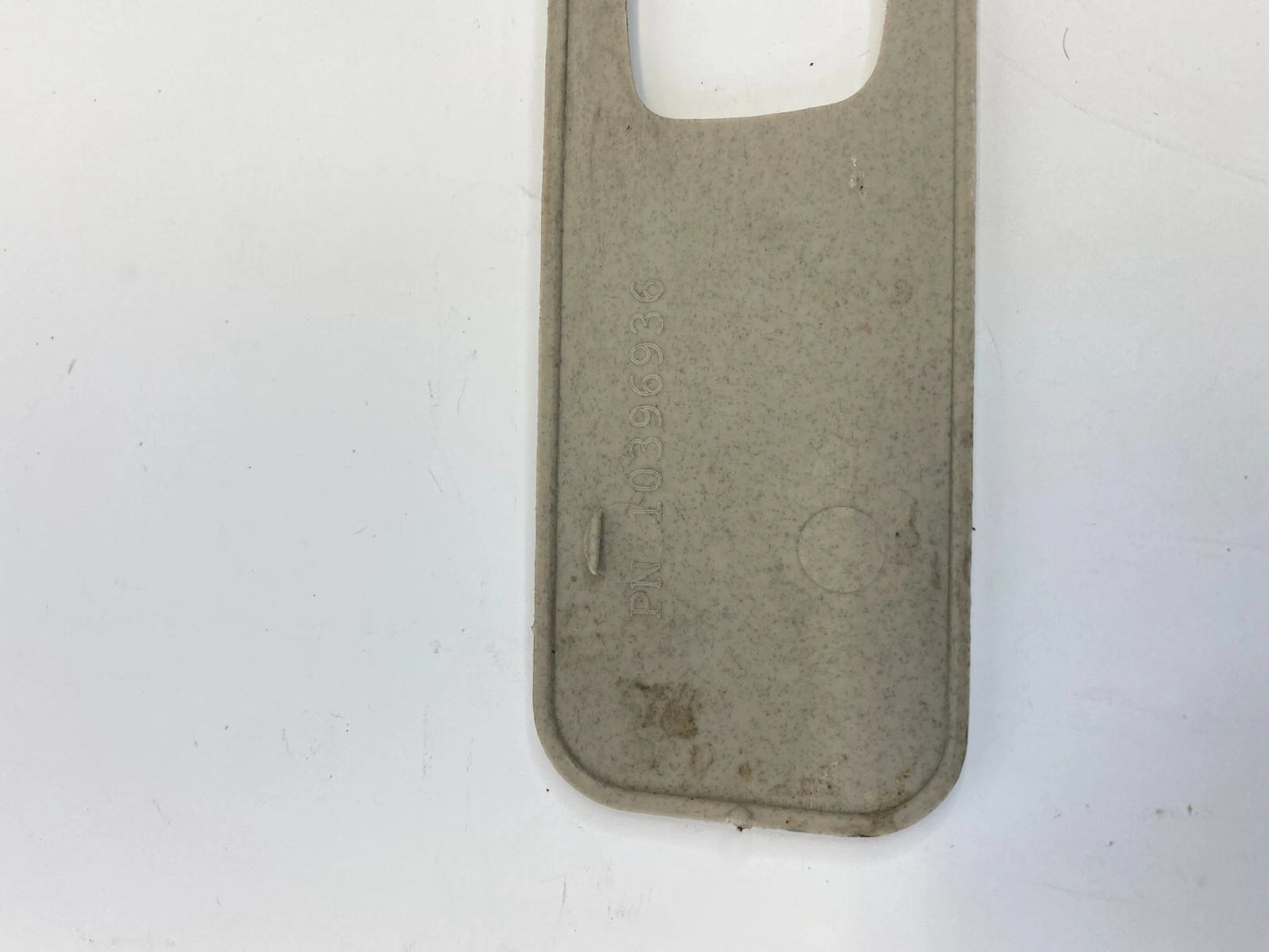 06 07 SATURN VUE FRONT LEFT SIDE B-PILLAR SEAT BELT ADJUTER TRIM COVER 10396936