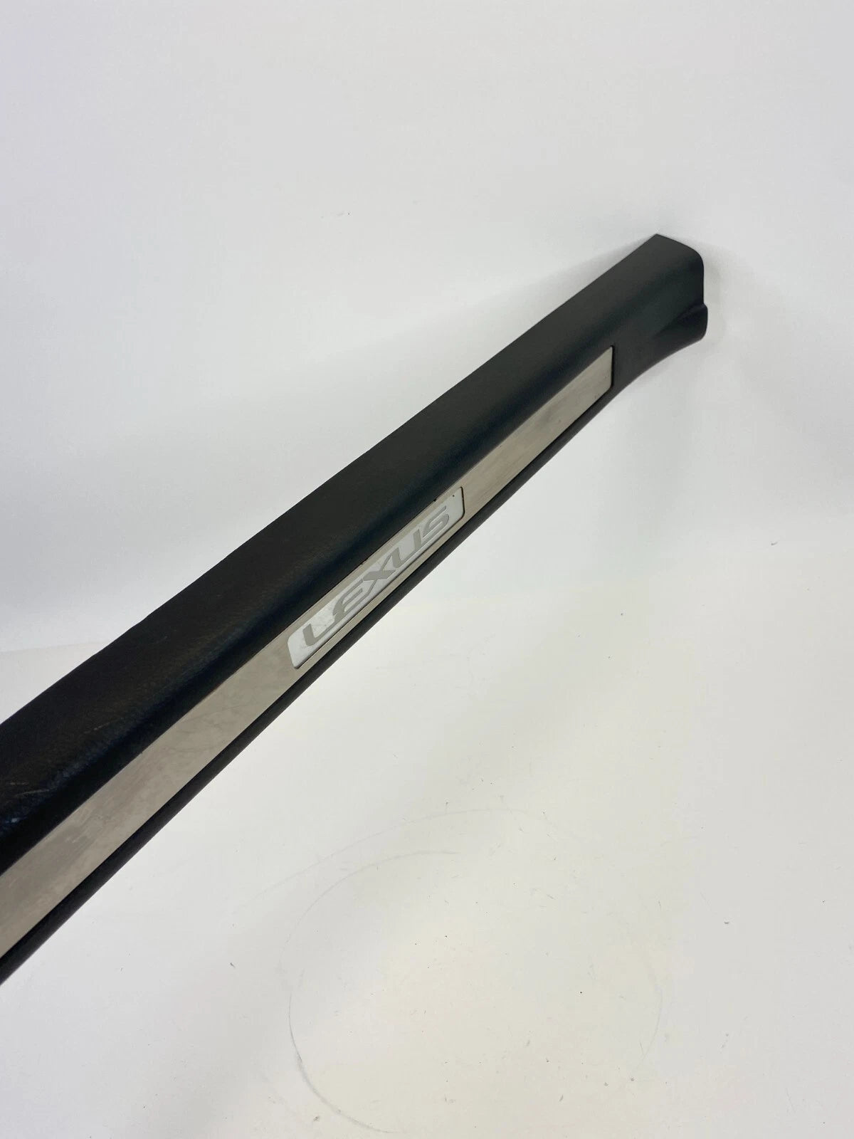 2004-2006 LEXUS RX330 FRONT LEFT DOOR SILL SCUFF PLATE TRIM COVER 679200E010 OEM