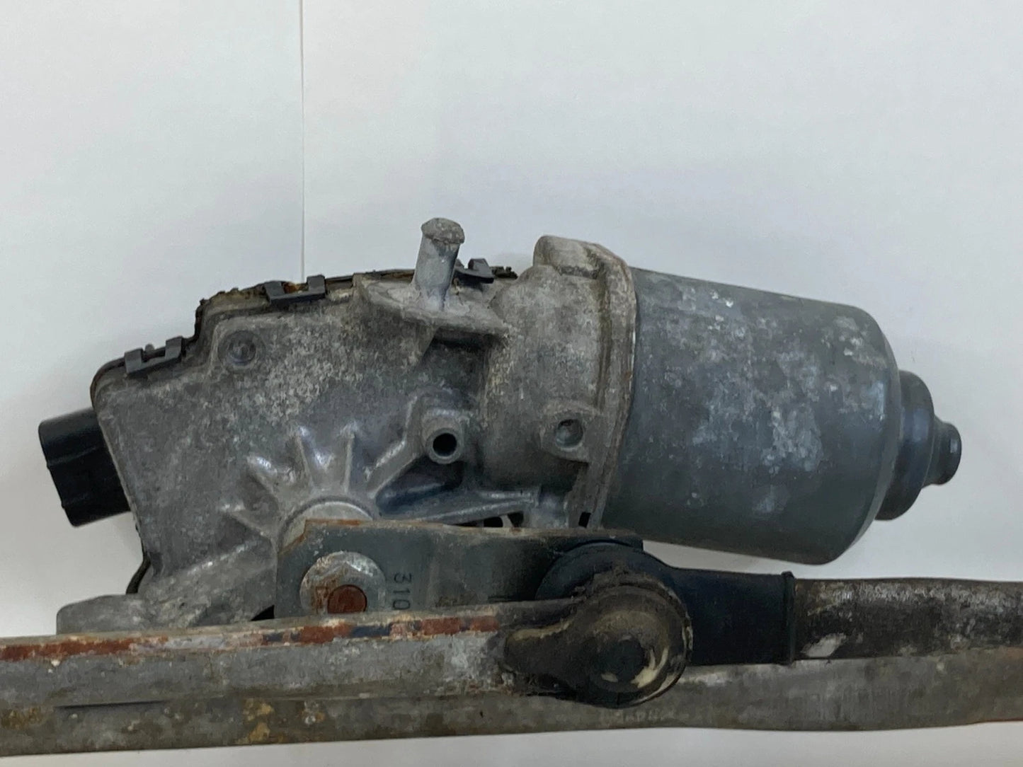 2006-2010 DODGE CHARGER FRONT WINDSHIELD WIPER MOTOR W/ REGULATOR 04805711AB OEM