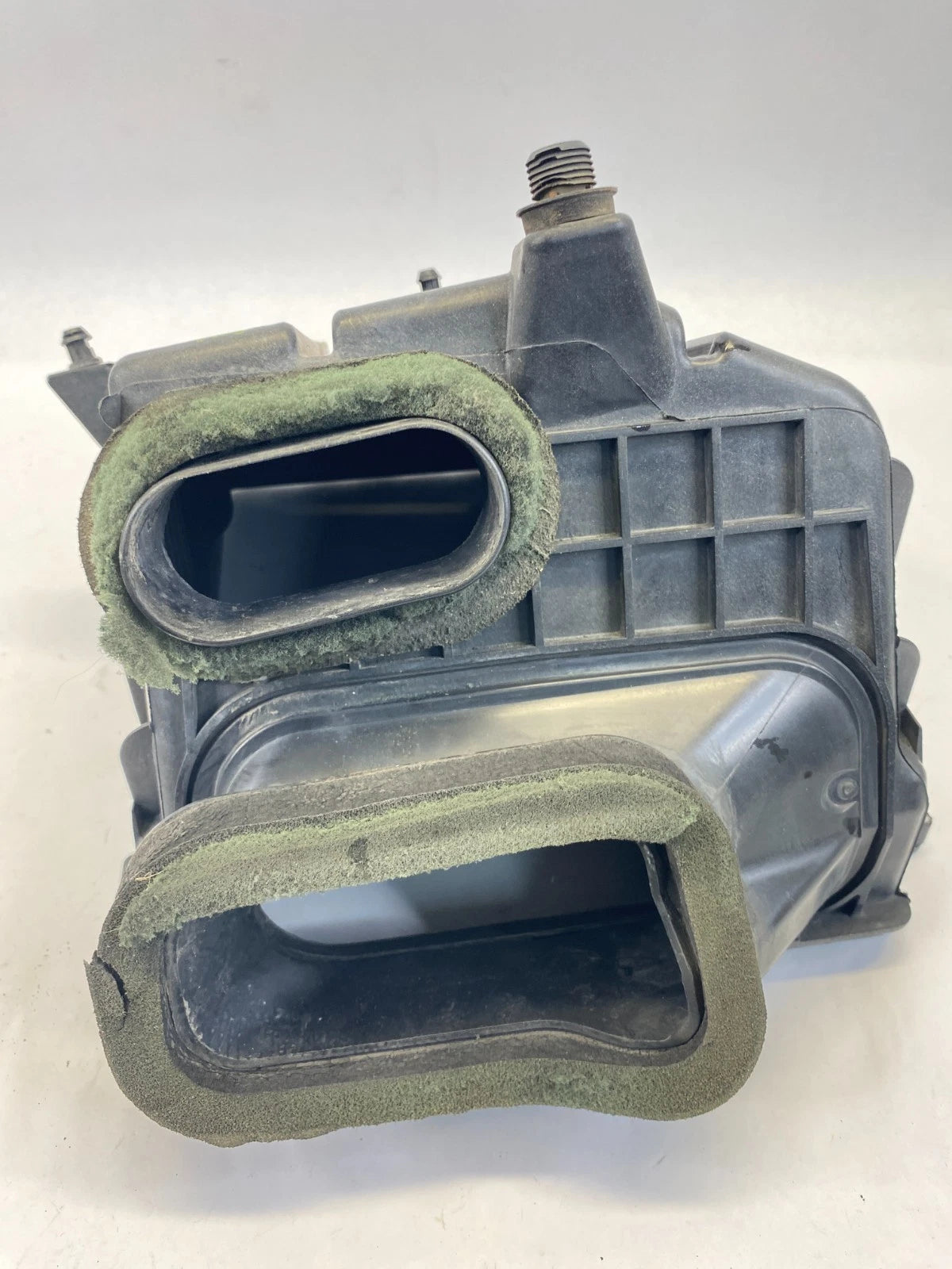 00-09 CHEVY TAHOE YUKON 5.3L AIR INTAKE CLEANER FILTER BOX UPPER COVER ASSY OEM