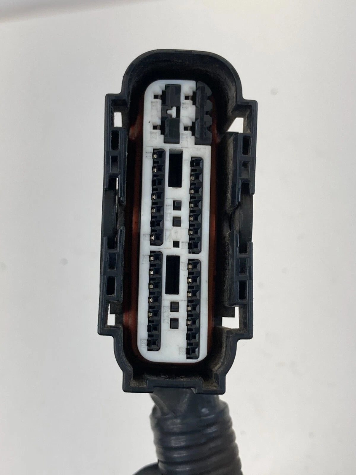 2008-2012 NISSAN ROGUE 2.5L ABS ANTI LOCK BRAKE PUMP CONNECTOR PLUG OEM