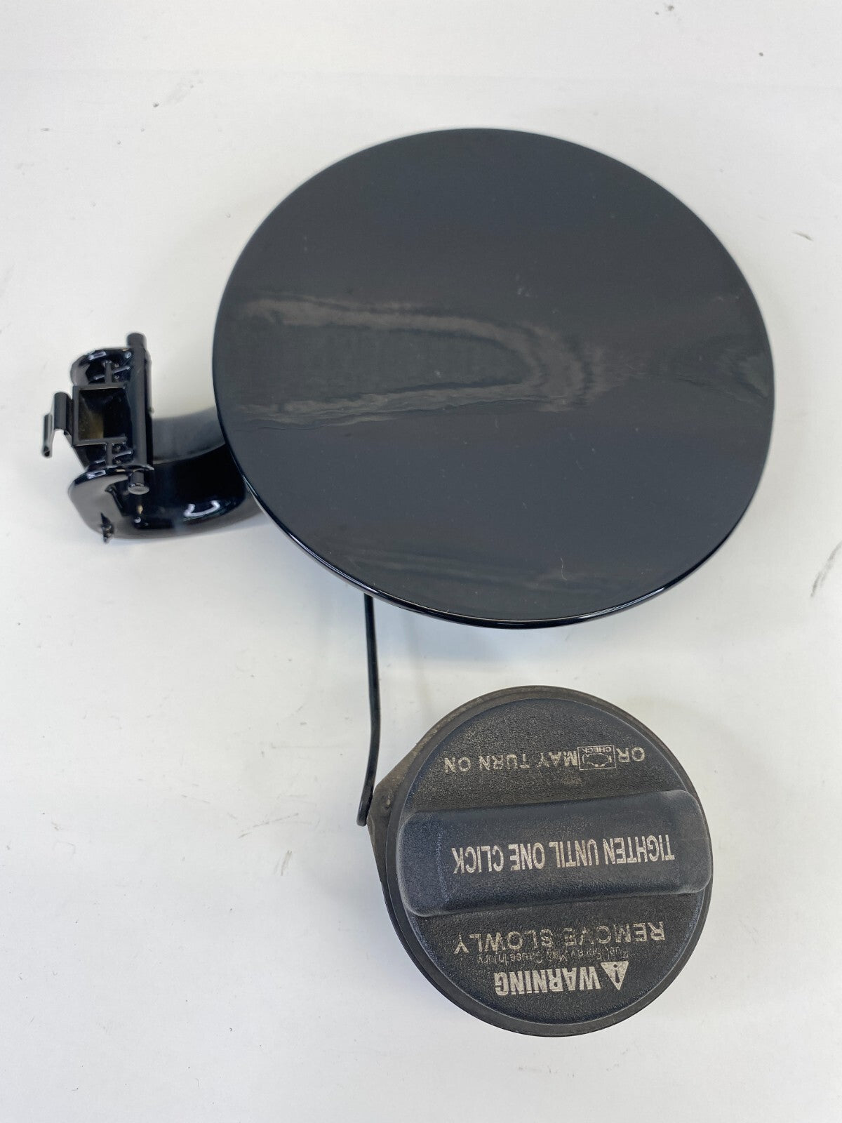 2011 12 13 14 2015 Kia Sorento Fuel Filler Door Gas Lid Cover w/ Cap OEM