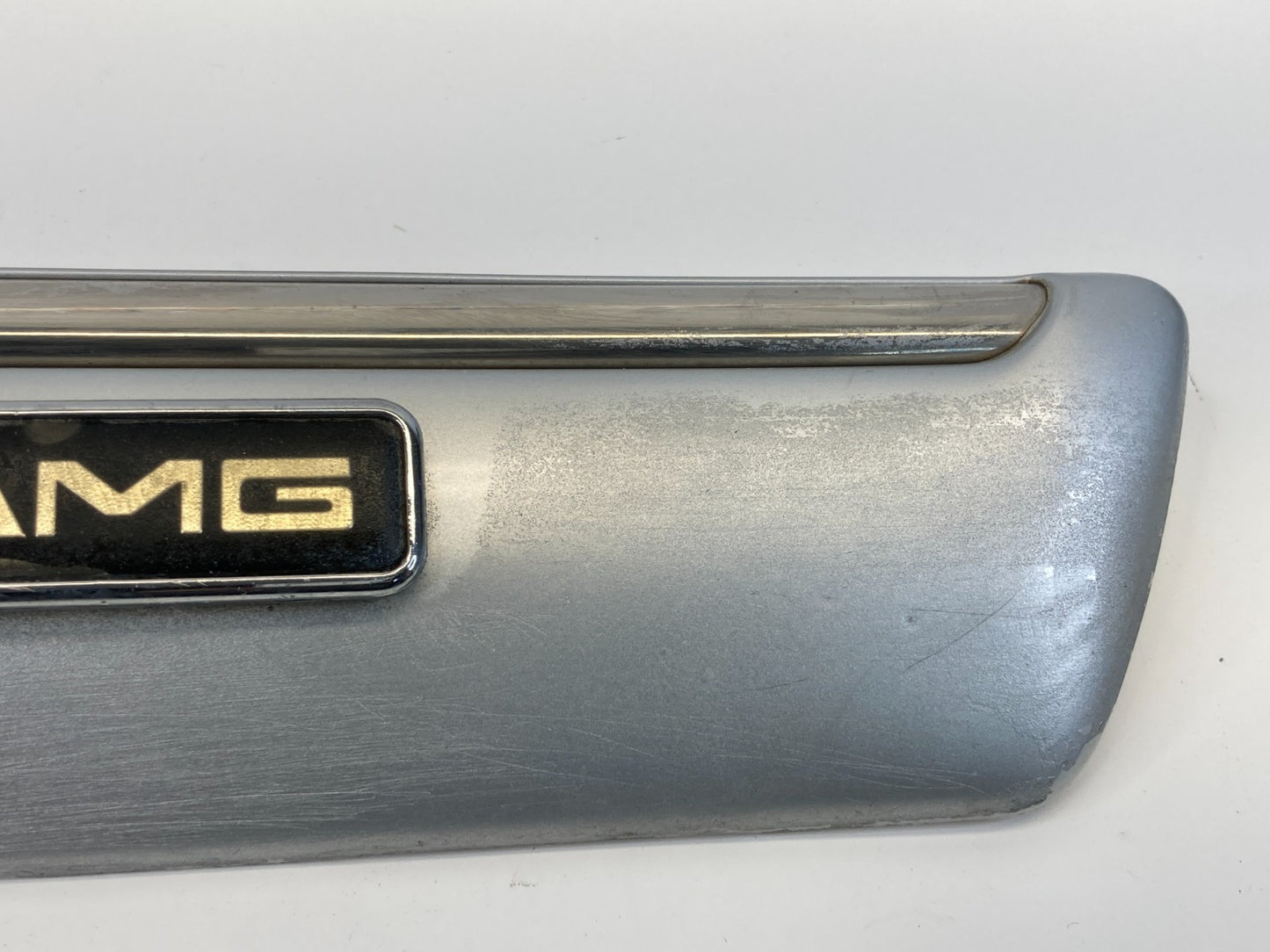 1999 Mercedes-Benz E430 Front Right Passenger Fender Molding Trim 2106901662 OEM