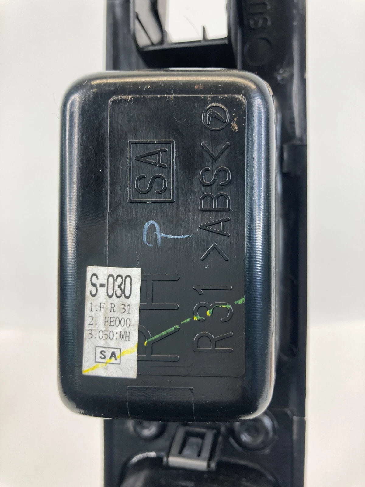 2003-2008 SUBARU FORESTER FRONT RIGHT SIDE DOOR WINDOW SWITCH BEZEL TRIM COVER
