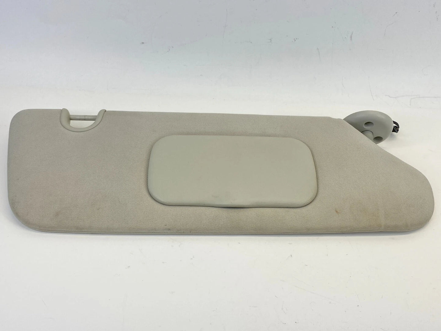 08-10 GRAND CARAVAN TOWN & COUNTRY RIGHT SUNVISOR SUN VISOR W/ MIRROR & LIGHT