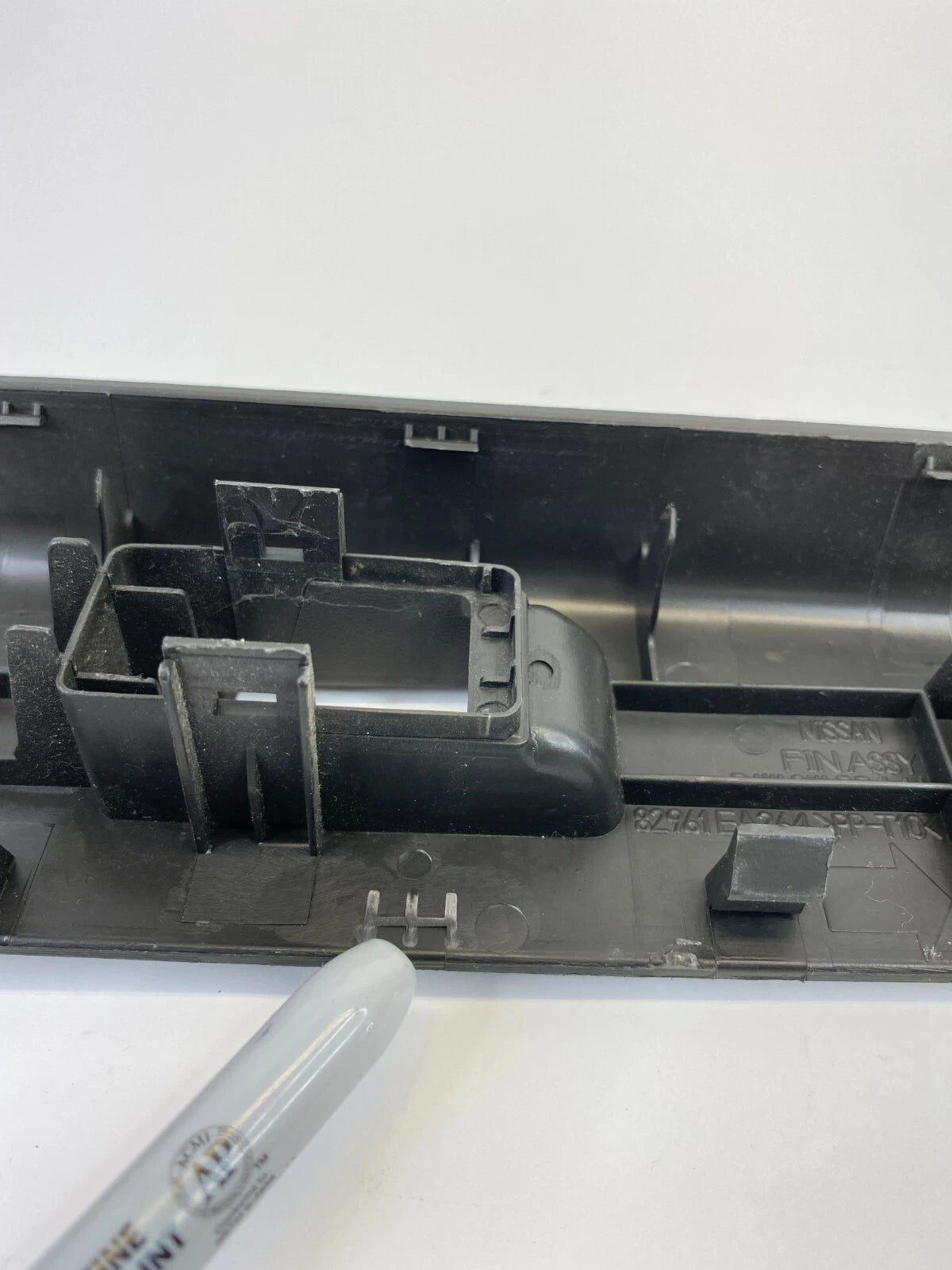 2005-2015 NISSAN XTERRA REAR LEFT SIDE DOOR POWER WINDOW SWITCH BEZEL 82961EA264