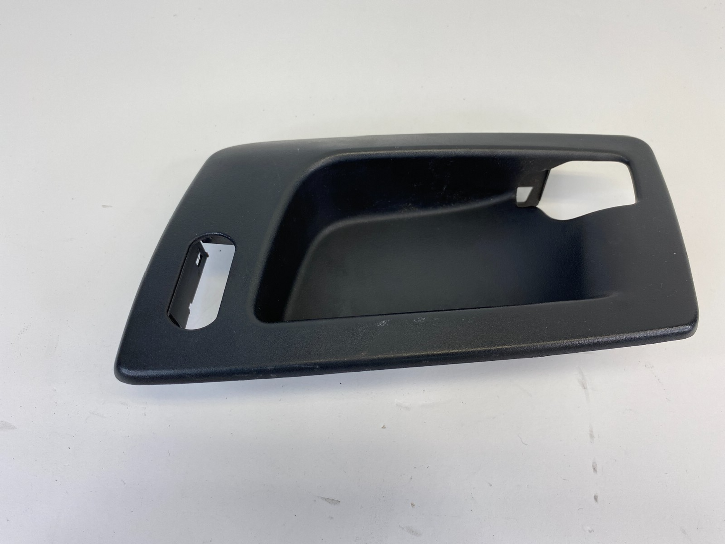04-06 Cadillac SRX Front Left Driver Door Inner Handle Bezel Trim 25752963 OEM