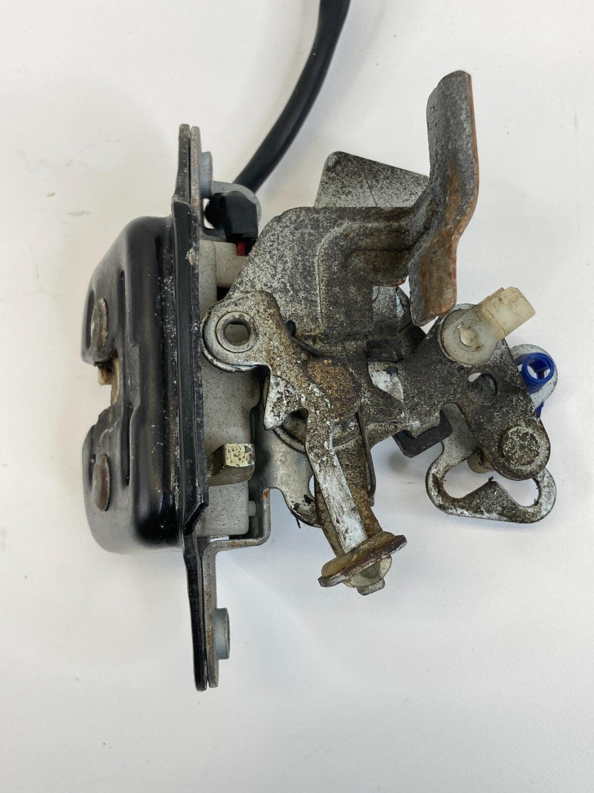 1996-2002 Nissan Pathfinder Rear Door Tailgate Trunk Lock Latch Assembly OEM