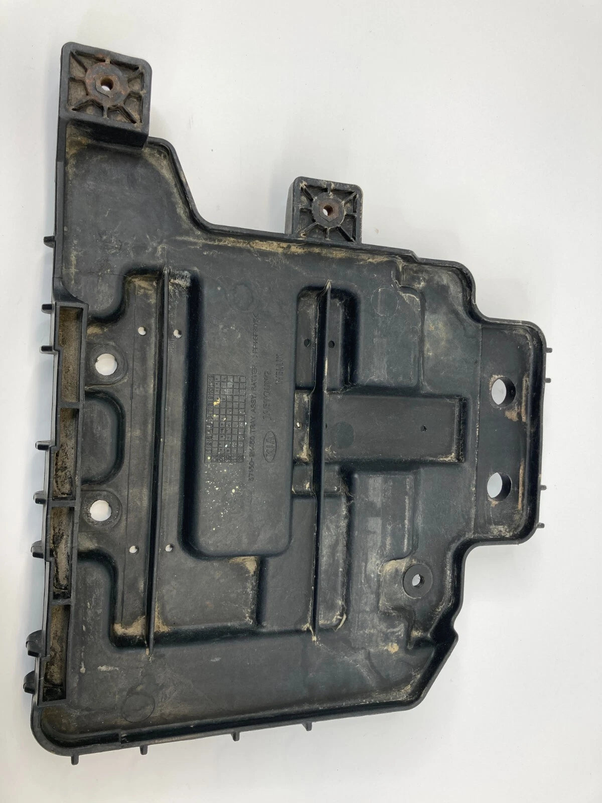 2010 2011 KIA SOUL BATTERY SUPPORT TRAY PAD HOLDER COVER TRIM 37150-2K450 OEM