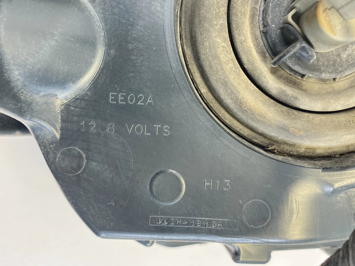 2007-2012 FORD ESCAPE FRONT LEFT DRIVER HEADLIGHT LENS UNIT 9L84-13006-A OEM