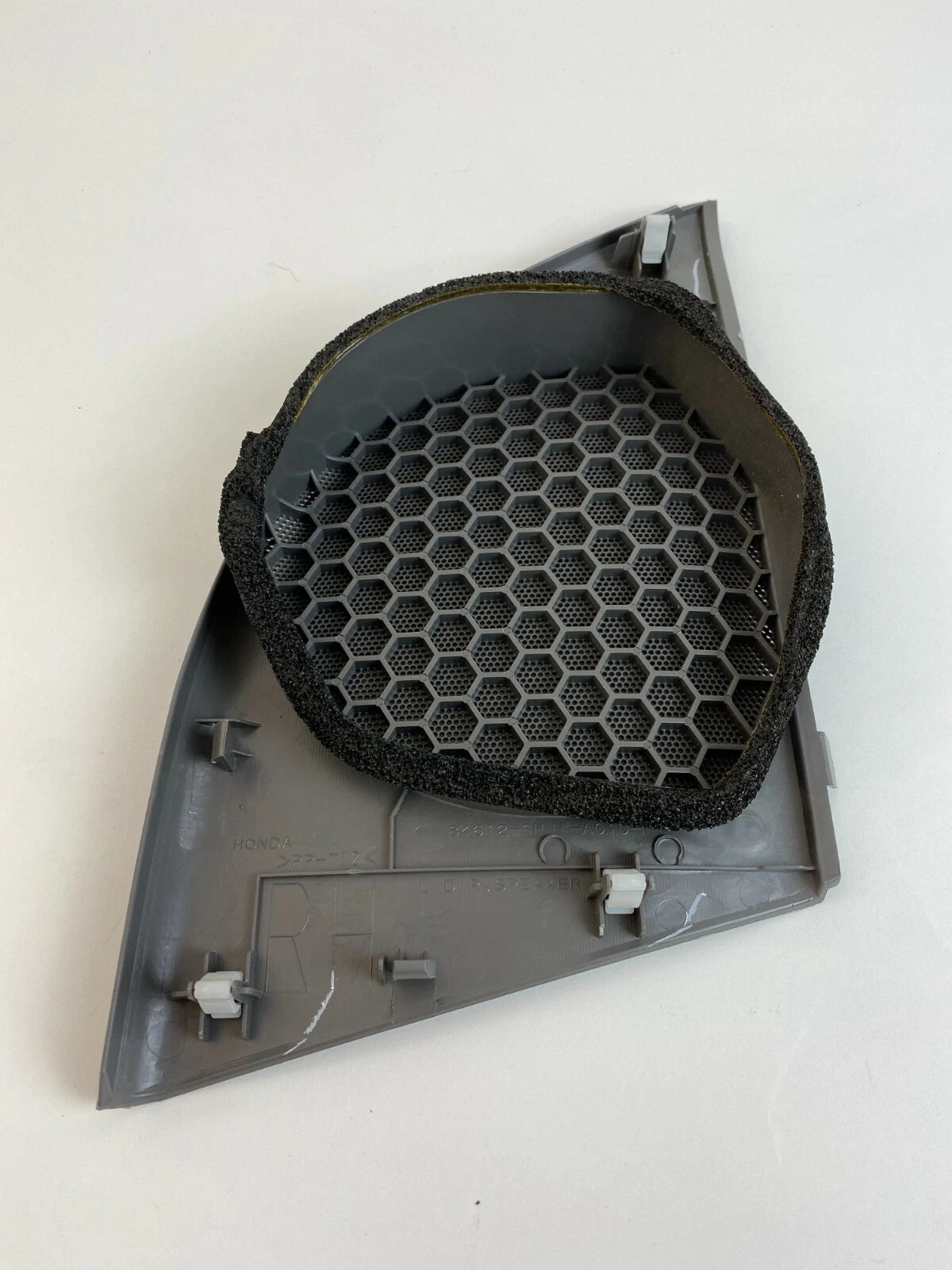 05-10 HONDA ODYSSEY REAR RIGHT QUARTER SPEAKER COVER GRILLE 84612-SHJ-A010 OEM