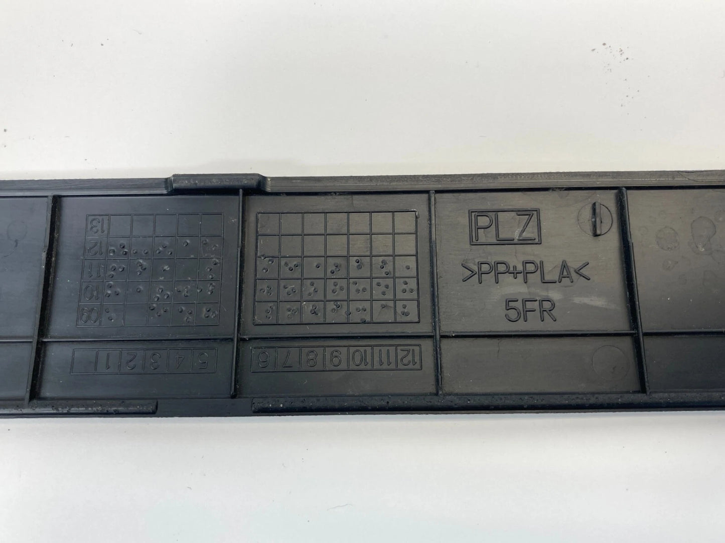 10-15 TOYOTA PRIUS FRONT RIGHT PASSENGER DOOR SCUFF PLATE STEP TRIM 67911-47030