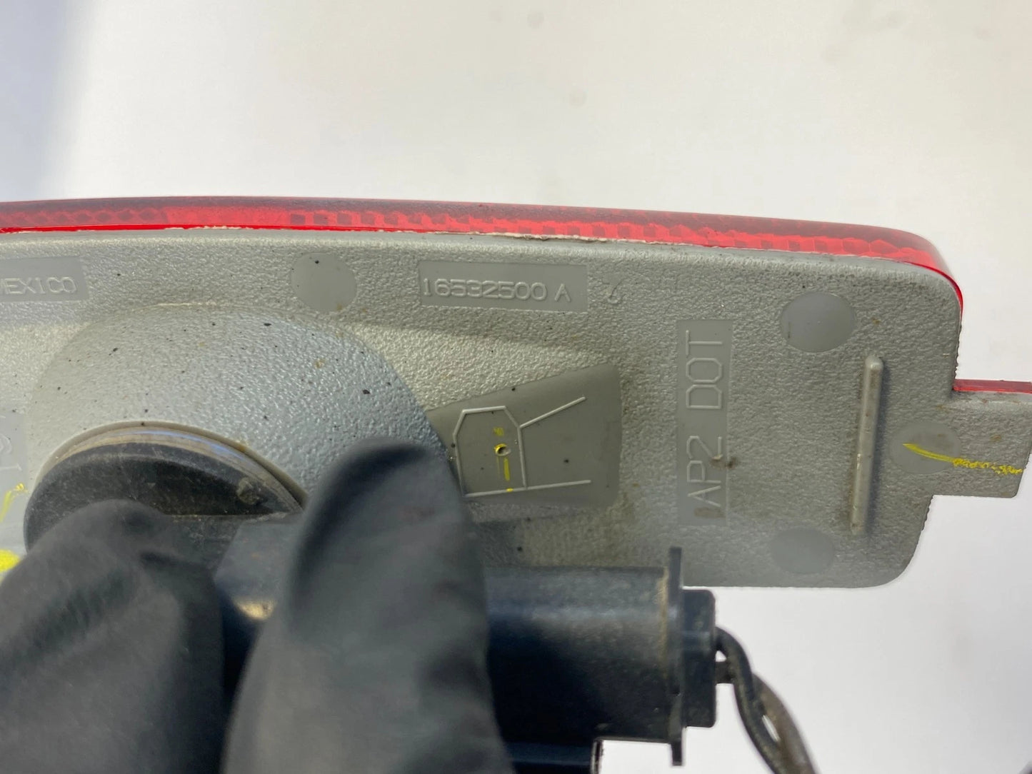 2006-2011 CHEVY CHEVROLET HHR REAR RIGHT SIDE BUMPER MARKER LIGHT LAMP OEM