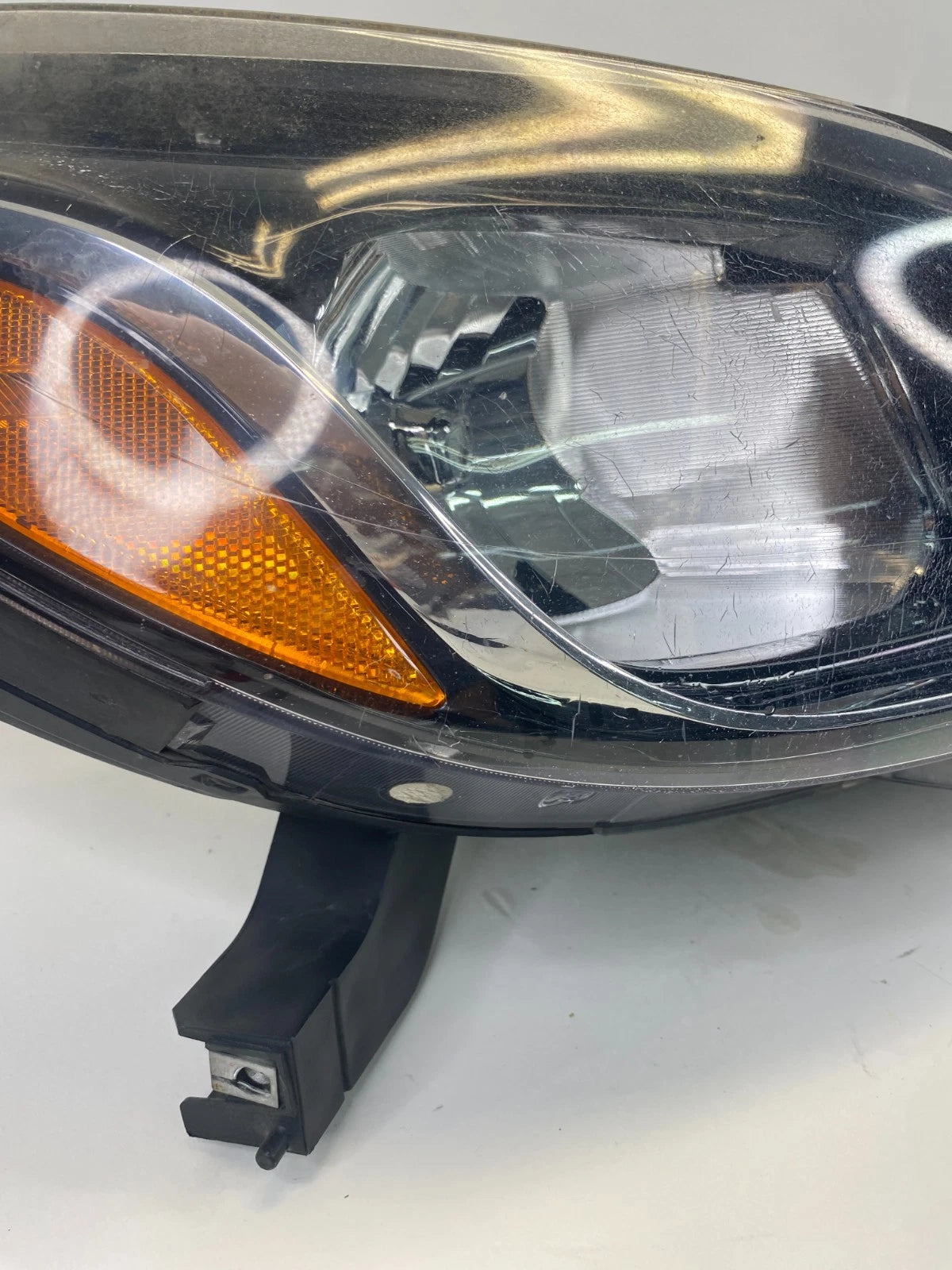 2017-2022 Chevrolet Traverse Right Side Headlight Halogen Lamp Assy 42576956 OEM