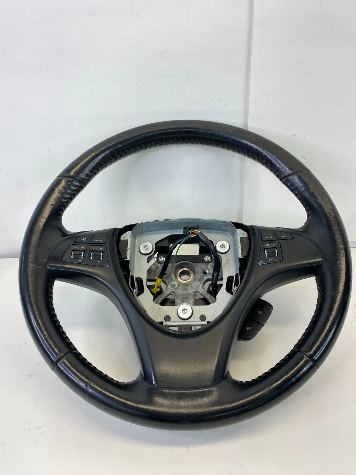 2010-2013 SUZUKI KIZASHI STEERING WHEEL WITH AUDIO & CRUISE CONTROL LEATHER OEM