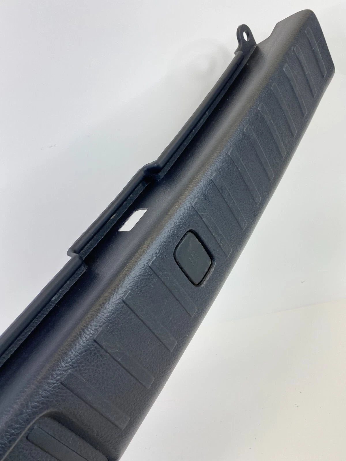 04-06 LEXUS RX330 REAR TRUNK SILL SCUFF TRIM INTERIOR FINISH PLATE 58387-0E010