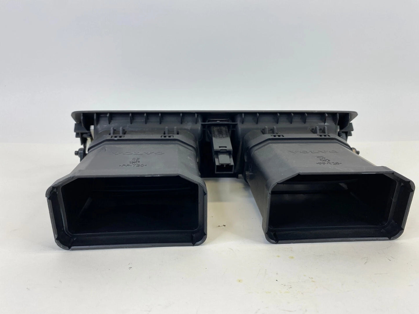 2004-2007 VOLVO S40 CENTER DASH AC AIR VENT GRILLE DUCT W/ HAZARD SWITCH OEM