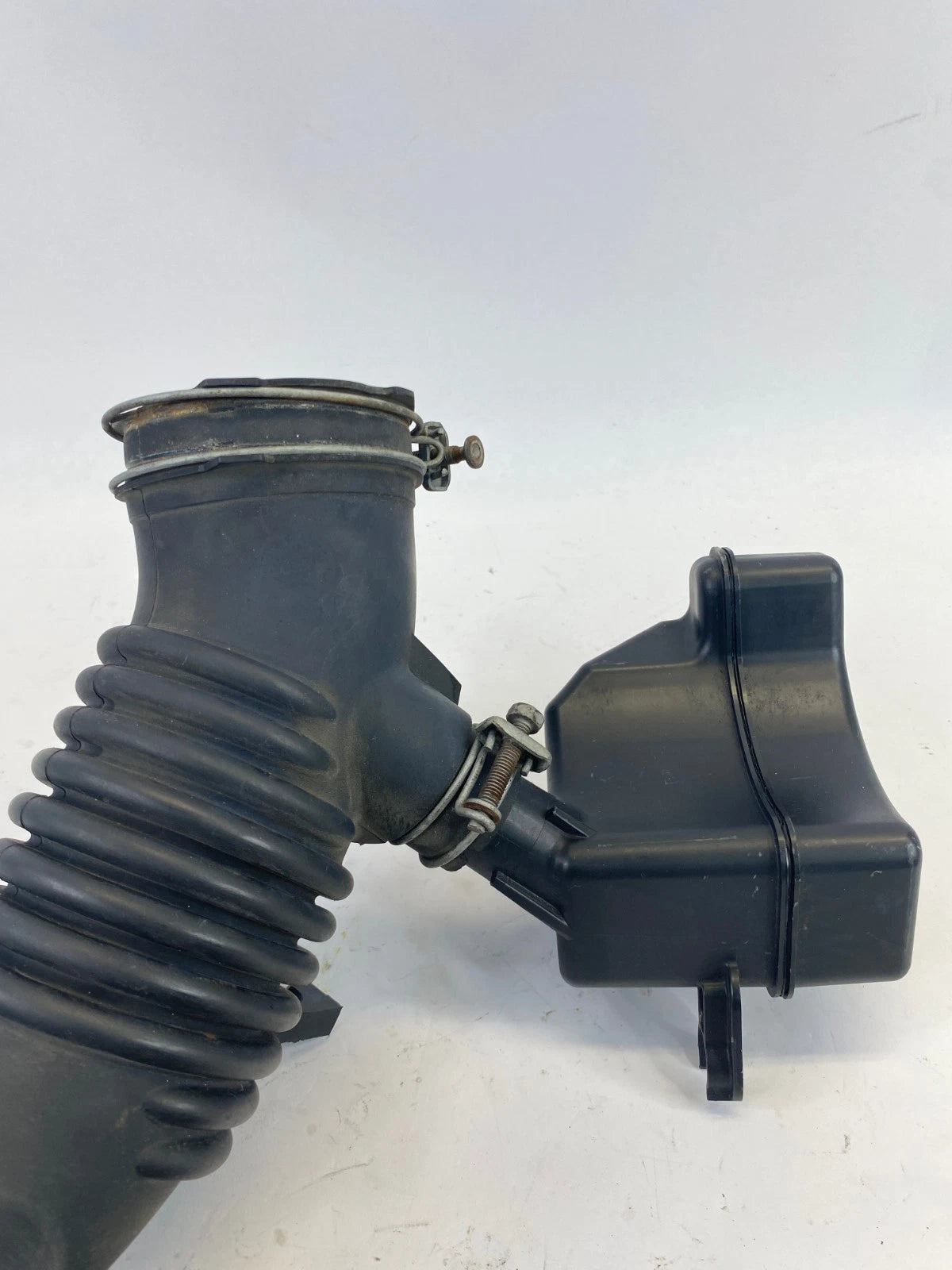 2009-2015 TOYOTA VENZA AIR INTAKE HOSE TUBE SLEEVE FRONT OEM FACTORY 17880-0V010