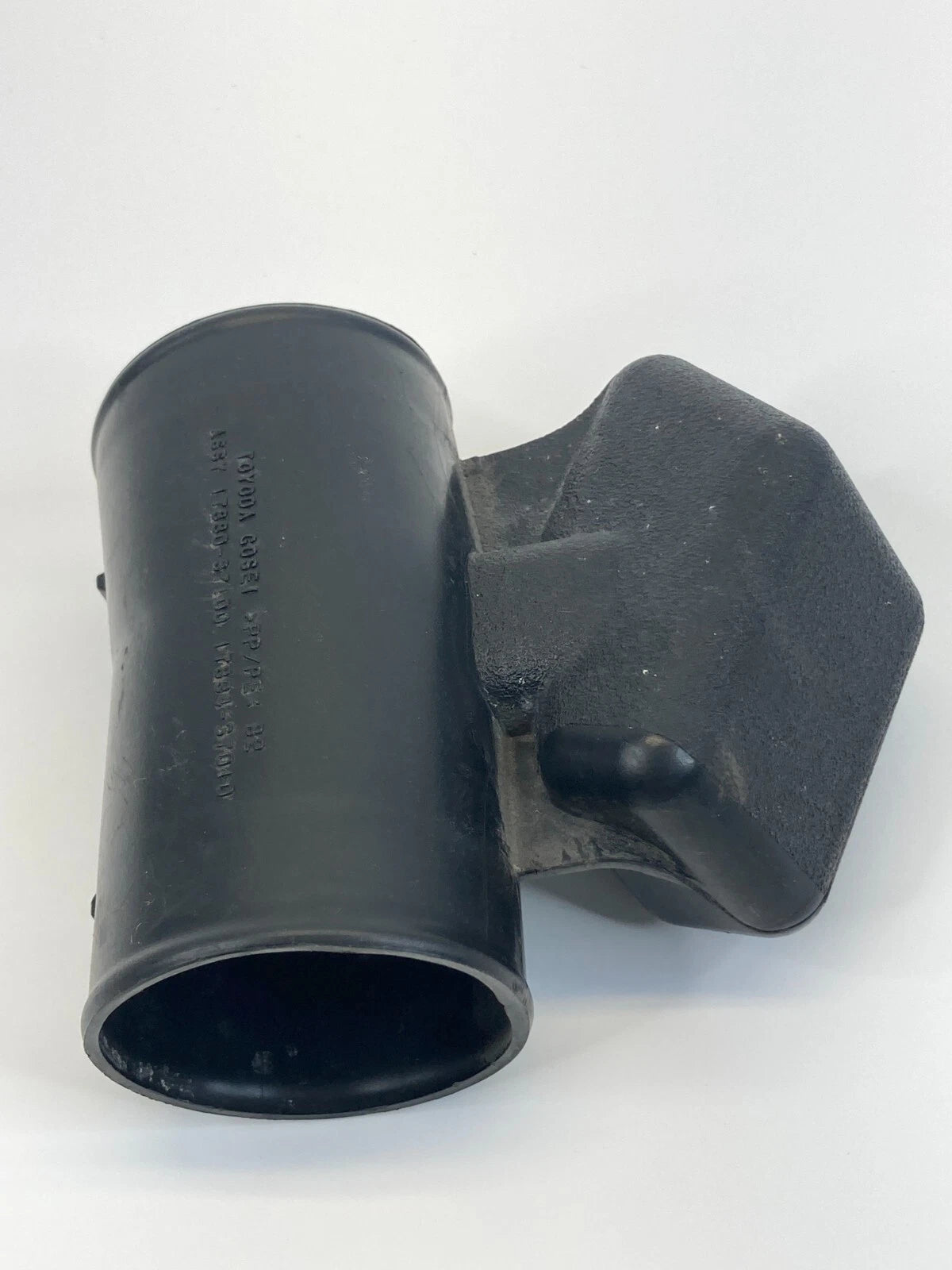 10-15 TOYOTA PRIUS ENGINE AIR INTAKE INLET TUBE HOSE DUCT RESONATOR 17880-37100