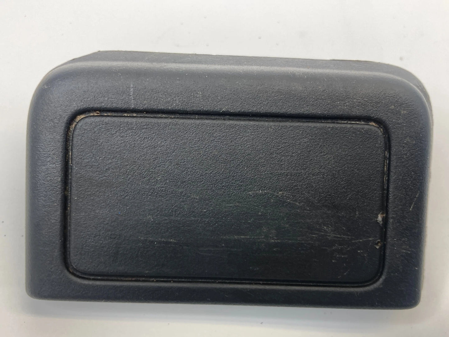 09-12 CHEVROLET TRAVERSE FRONT LEFT DRIVER SEAT TRACK BOLT COVER TRIM 1193870
