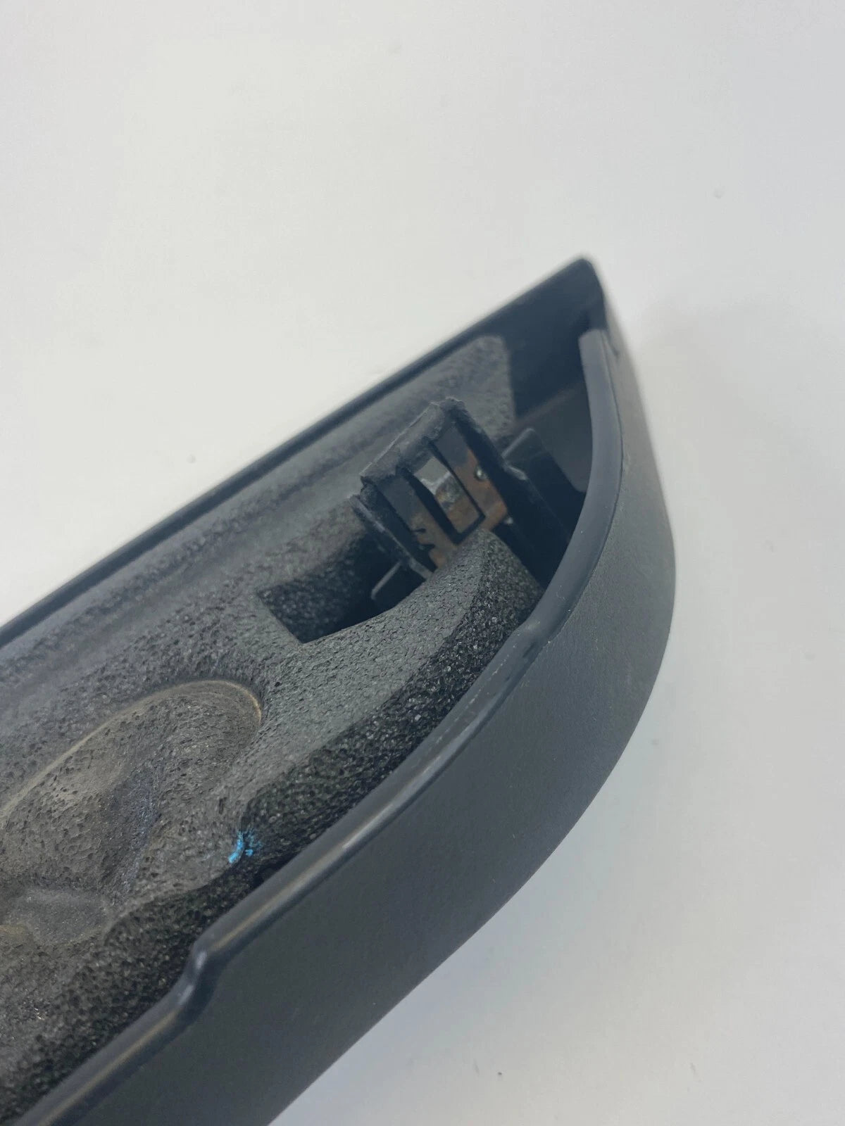 2009-2014 VOLKSWAGEN ROUTAN FRONT RIGHT SIDE INTERIOR MIRROR CORNER COVER OEM