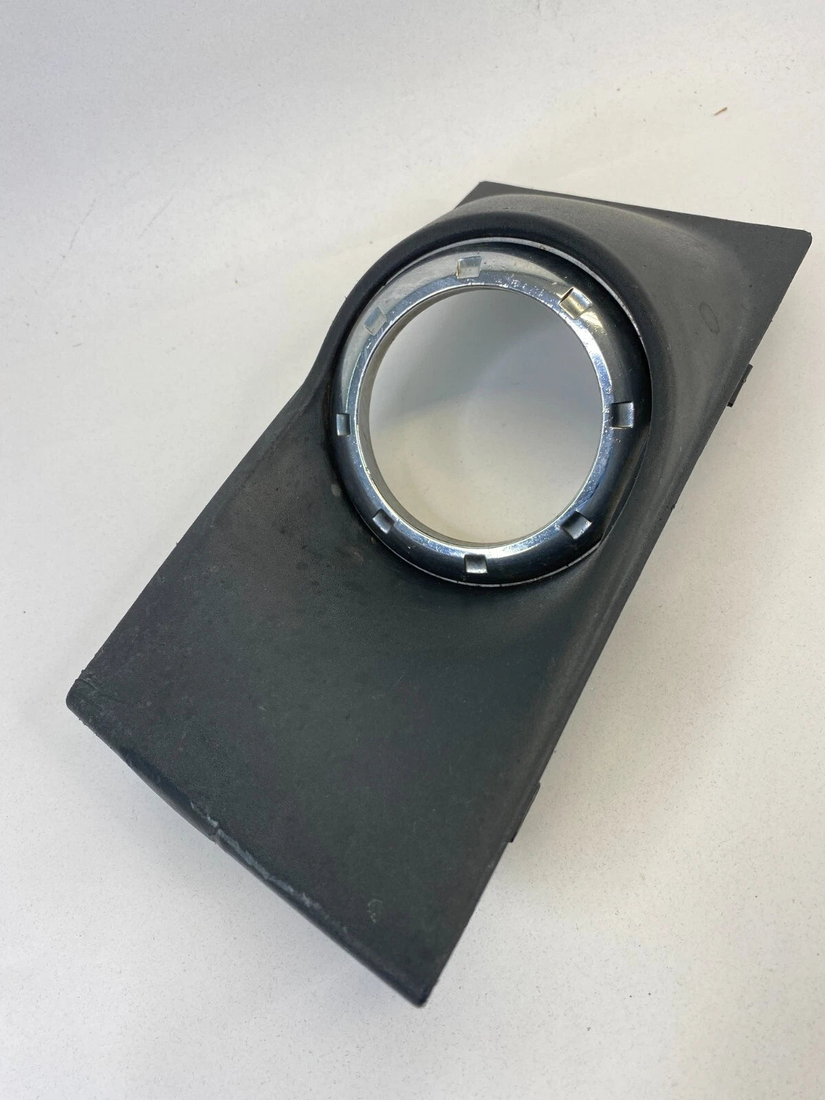 2008-2011 FORD FOCUS FRONT RIGHT SIDE FOG LIGHT LAMP COVER BEZEL 8S43-15A298 OEM