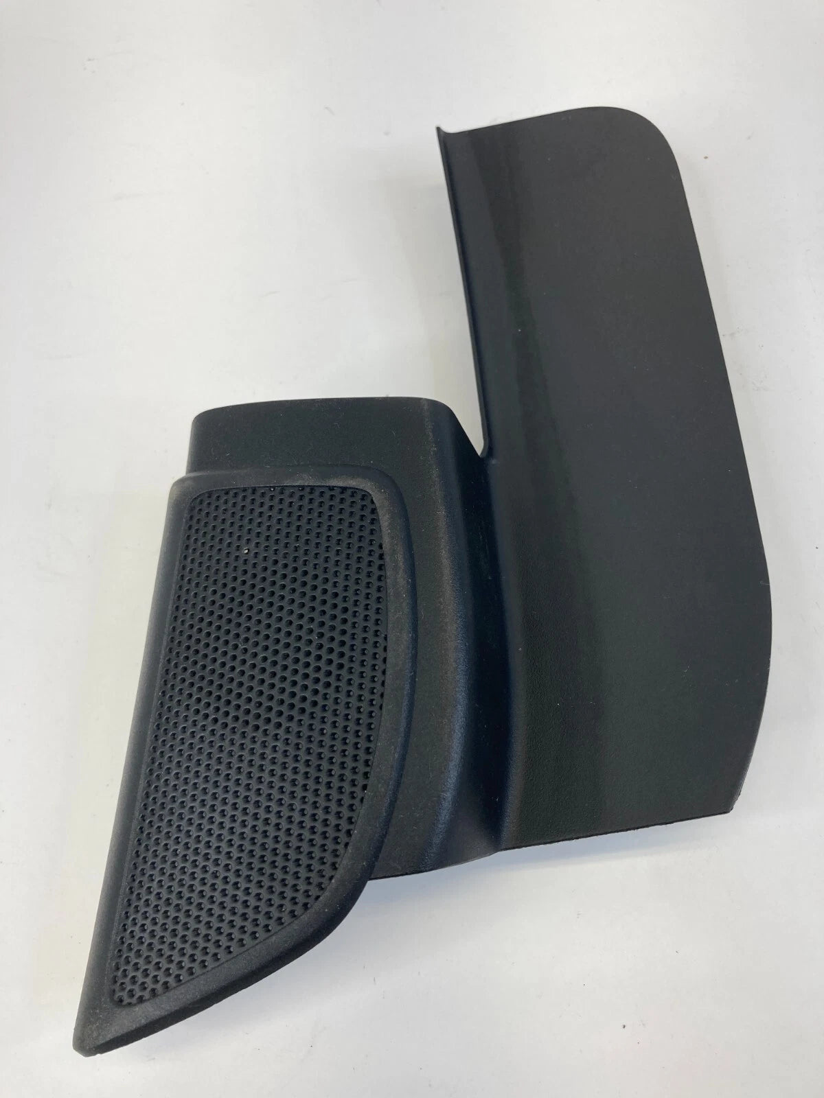 2012-2018 FORD FOCUS FRONT RIGHT SIDE DOOR TWEETER COVER TRIM BM51-18C862-A
