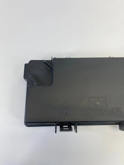 2011-2013 CHRYSLER TOWN & COUNTRY FUSE RELAY BOX BATTERY COVER LID R62337-001