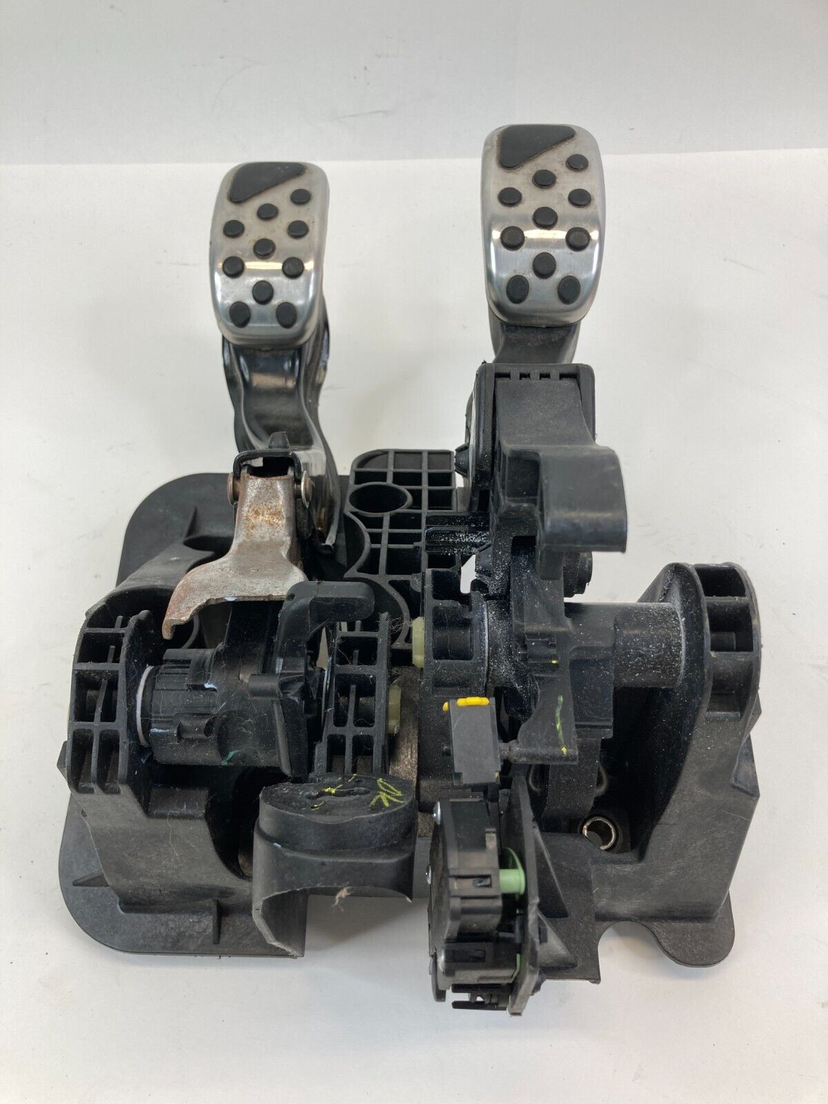 12-19 Fiat 500 1.4L Manual Brake Stop & Clutch Foot Pedal Assembly P68324962AB