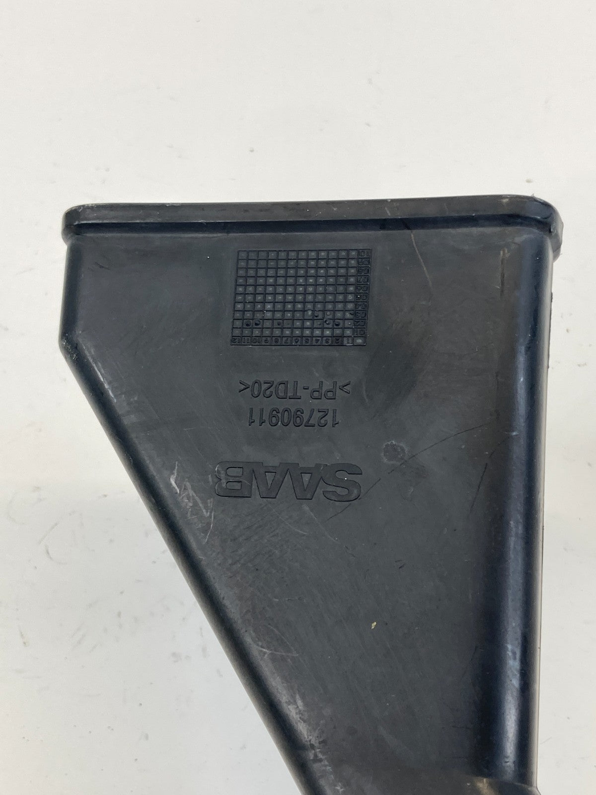 03-11 Saab 9-3 93 2.0L Battery Cooling Air Duct Vent Front 12790911 OEM