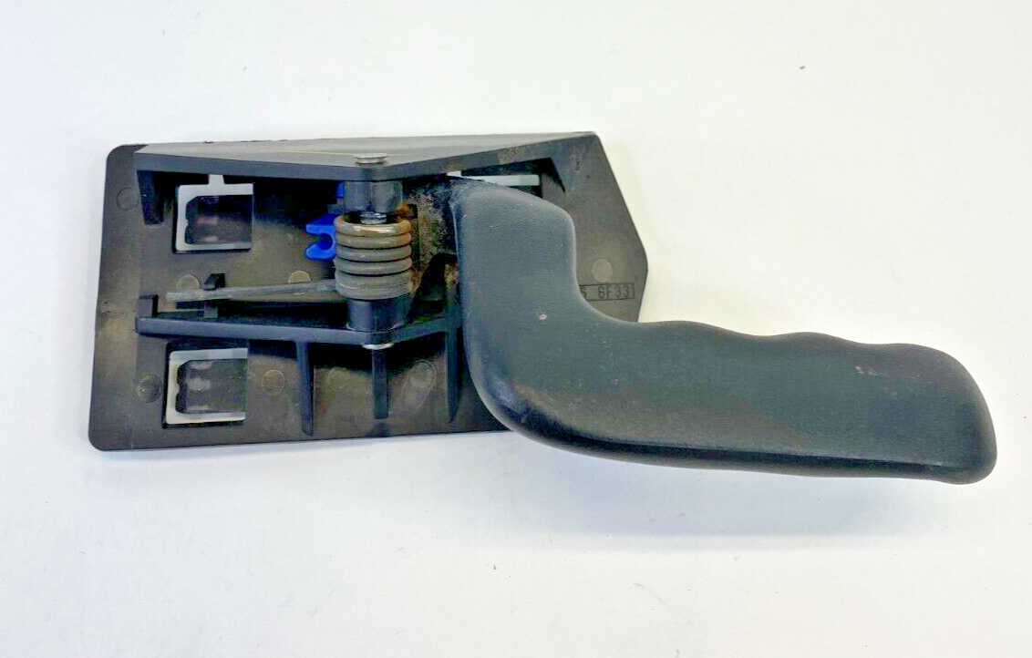 2000-2006 GMC Yukon SUV 4-DR Front Right Passenger Side Inner Door Handle Assy