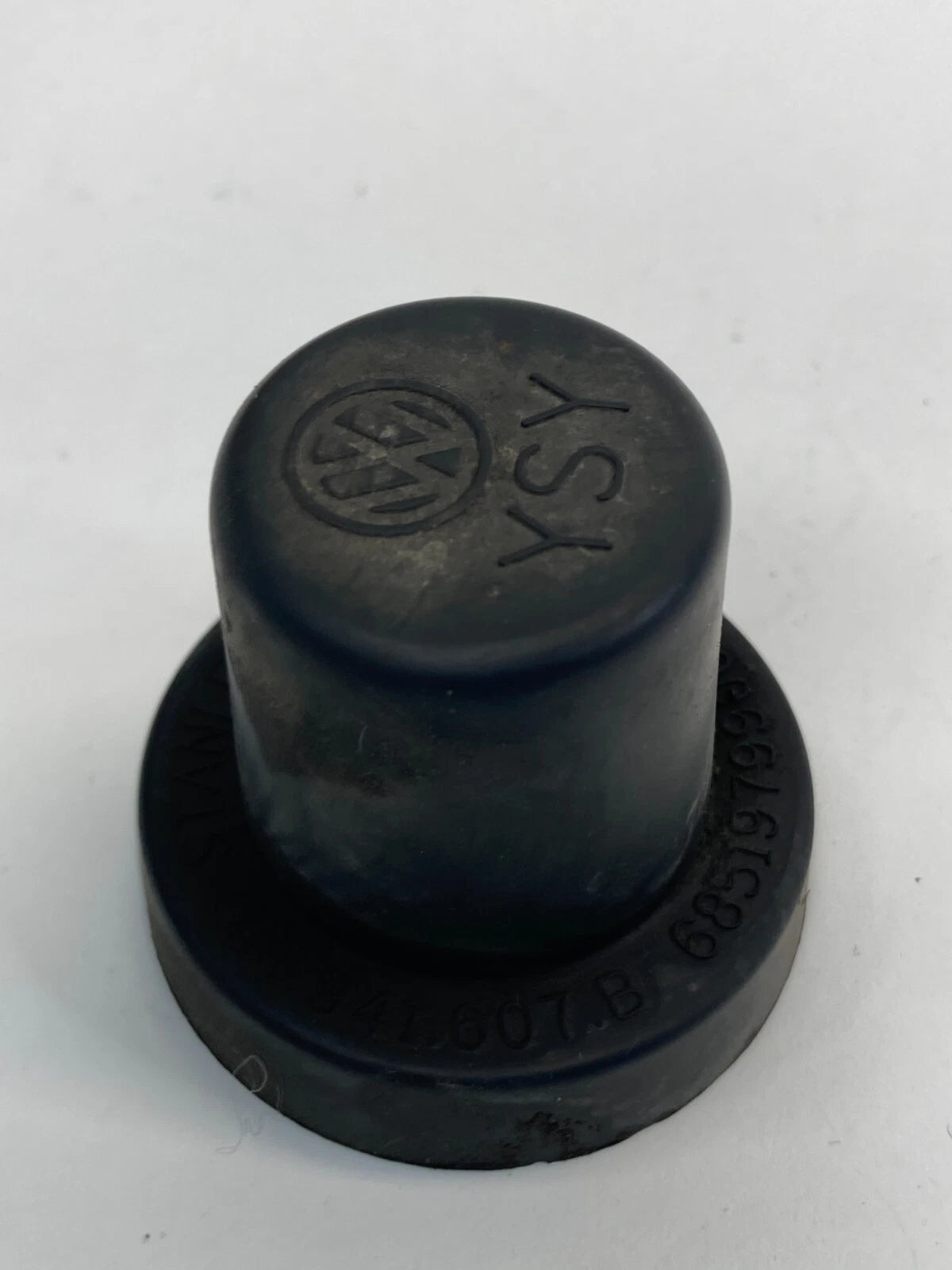 12-15 VOLKSWAGEN PASSAT HEADLIGHT SIDE MARKER BULB CAP COVER OUTER 561941607B