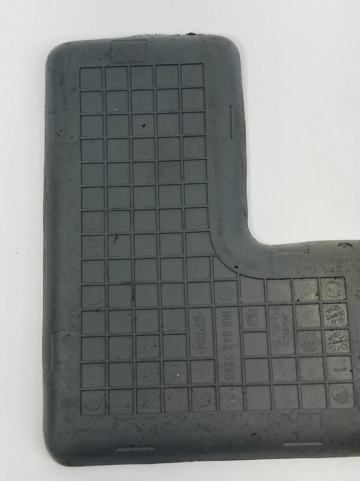 2005-2010 Volkswagen Jetta Rear Console Mat Rubber Liner Insert 1K0-863-328B OEM