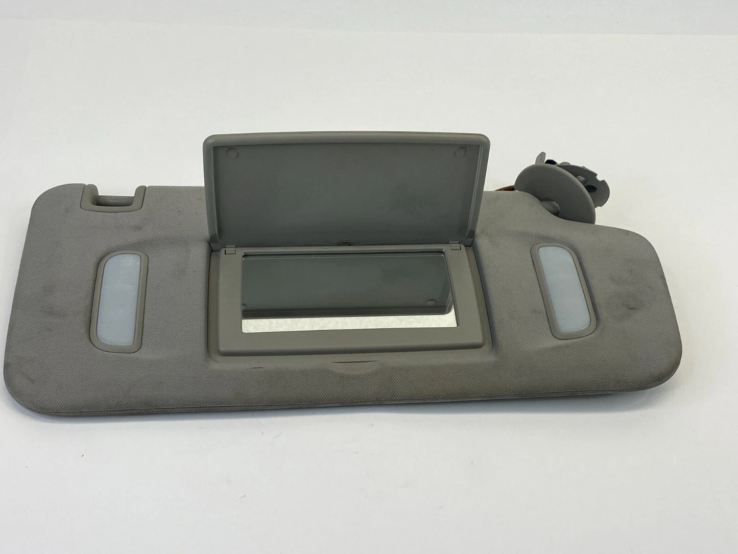 09-17 CHEVY TRAVERSE 08-17 BUICK ENCLAVE RIGHT PASSENGER SUNVISOR SUN VISOR GRAY