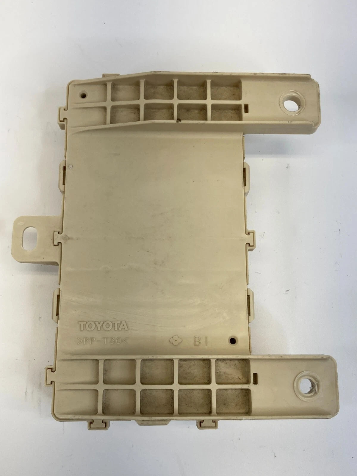 2004-2006 LEXUS RX330 3.3L V6 UNDER DASH FUSE BOX RELAY UNIT OEM