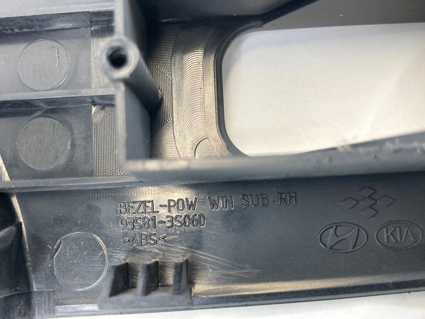 2011-2014 HYUNDAI SONATA REAR RIGHT SIDE DOOR WINDOW SWITCH BEZEL 93581-3S060