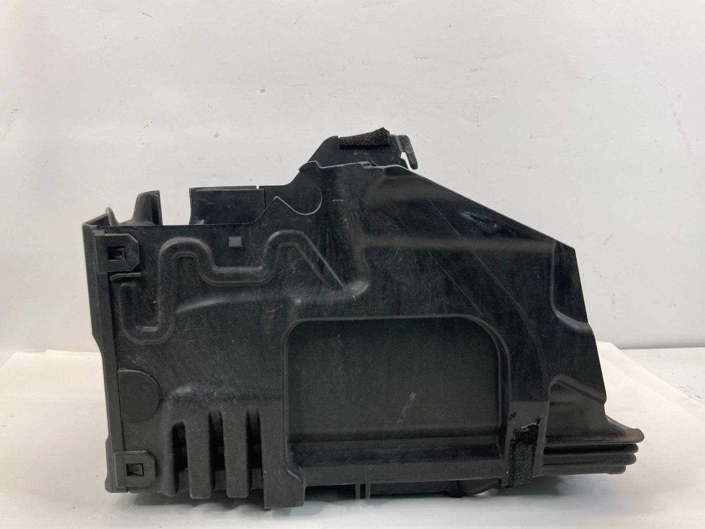 2008-2012 LAND ROVER LR2 BATTERY TRAY HOUSING CASE 6G9N-10757-AE OEM