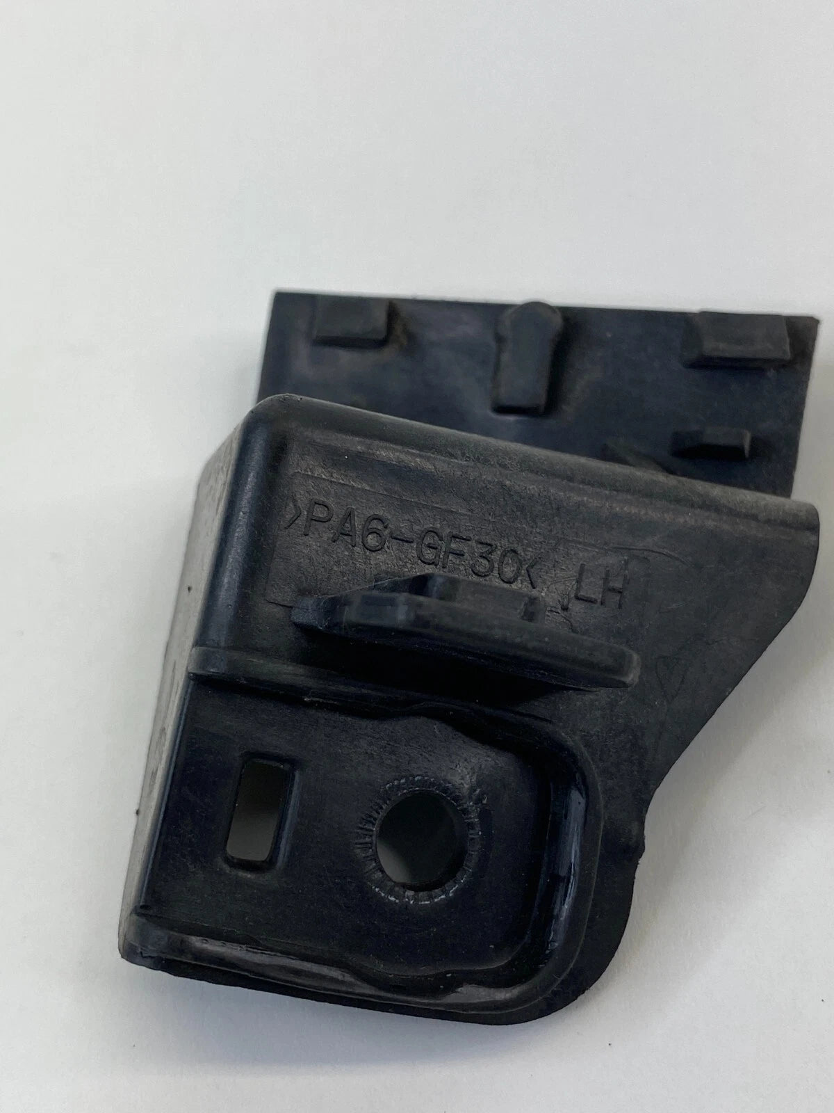2006 2007 2008 HYUNDAI SONATA FRONT LEFT BUMPER UPPER BRACKET MOUNT COVER OEM