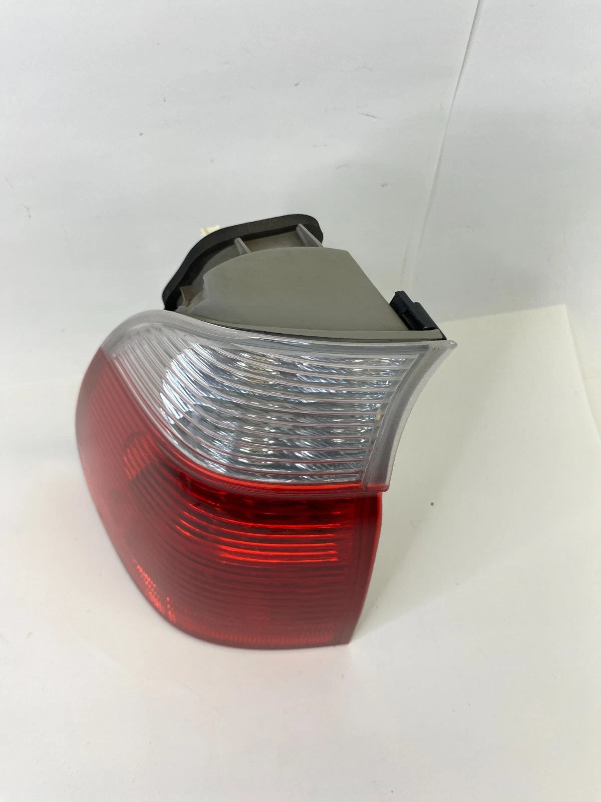 2004 2005 2006 BMW X5 LEFT OUTER SIDE TAIL LIGHT TAILLIGHT LAMP 63217164469 OEM