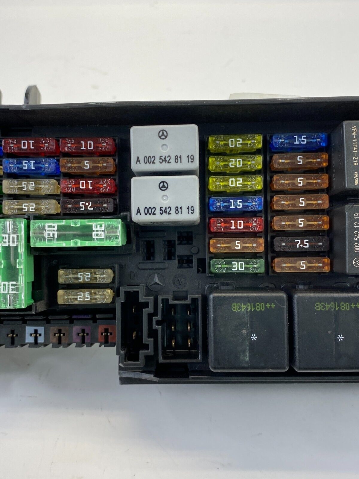 2008-2011 Mercedes-Benz ML350 Engine Fuse Box Relay Compartment A1645403372 OEM