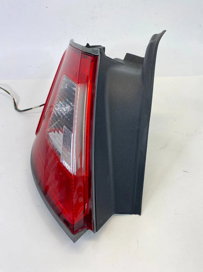 2010-2012 FORD TAURUS REAR LEFT DRIVER OUTER QUARTER TAIL LIGHT TAILLIGHT OEM