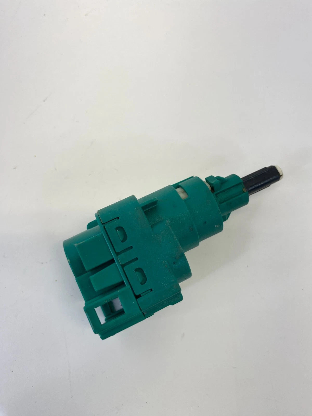 2001-2010 VOLKSWAGEN BEETLE STOP LAMP BRAKE LIGHT SWITCH FRONT OEM 1C0-945-511-A