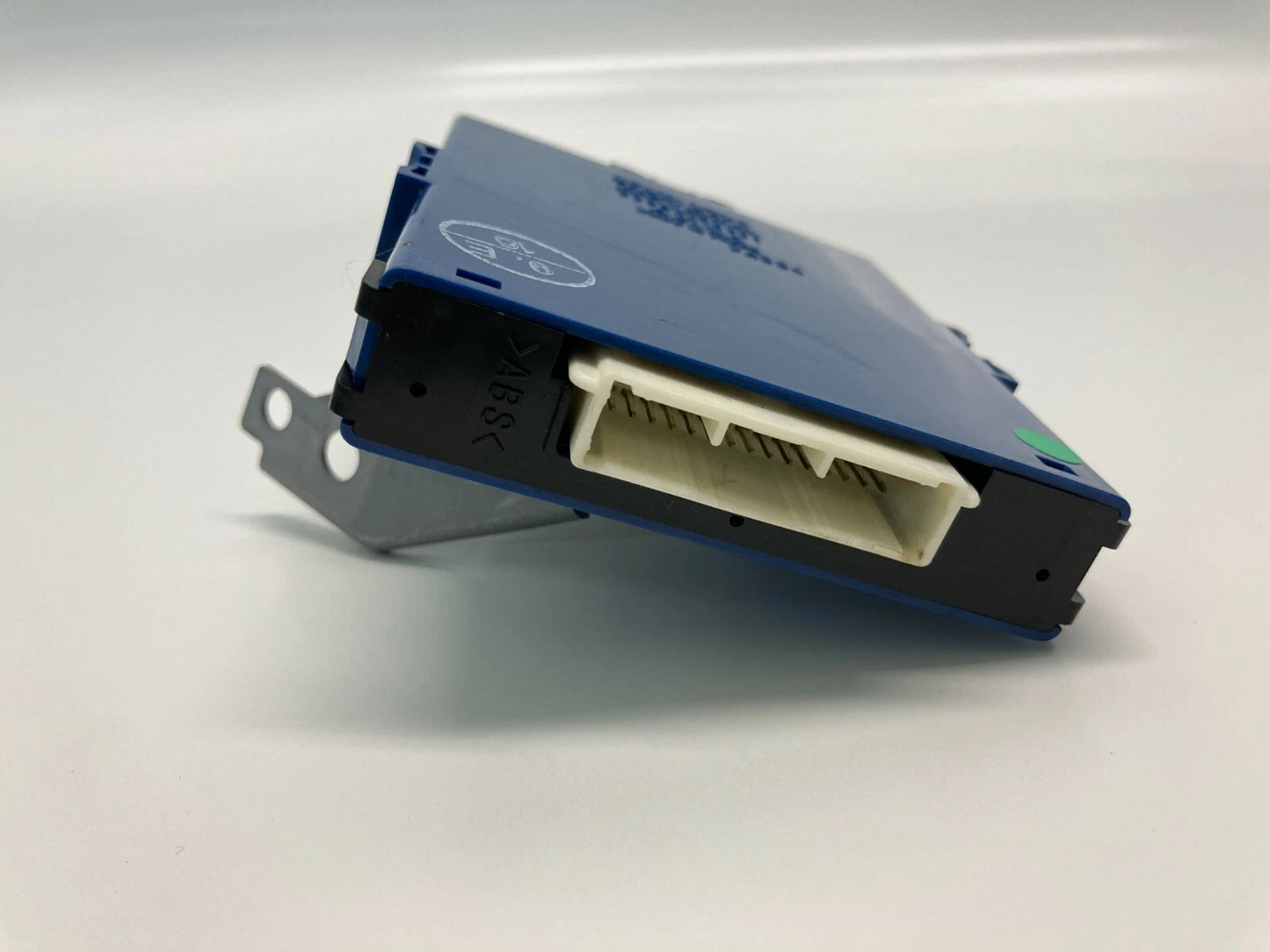 2004 2005 2006 TOYOTA PRIUS NETWORK GATEWAY COMPUTER CONTROL MODULE 89111-47030