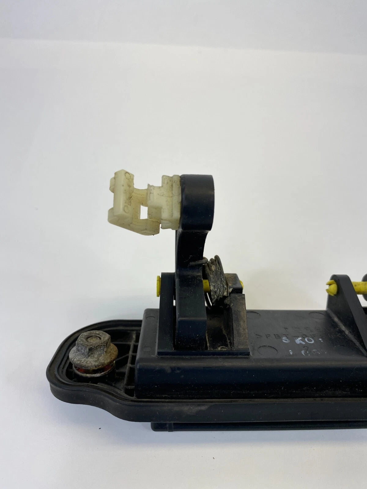 2000-2006 MAZDA MPV REAR TRUNK TAILGATE LIFTGATE DOOR LATCH HANDLE OUTSIDE OEM