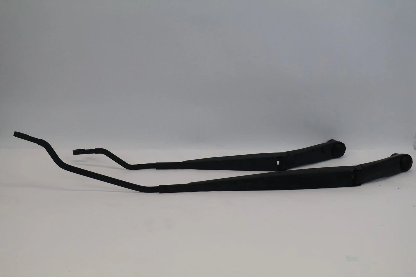 2012-2017 HYUNDAI ACCENT FRONT LEFT & RIGHT WINDSHIELD WIPER ARMS SET OEM
