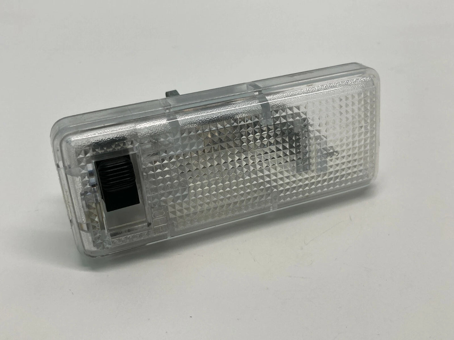 2004 04 MAZDA MPV REAR HATCH CARGO TRUNK DOME MAP LIGHT LAMP OEM